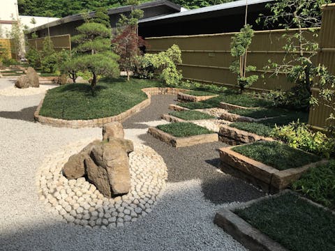 【宿泊施設の施工事例】箱根の高級旅館中庭に散水機導入