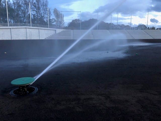 グランド散水　スポーツフィールド　野球場散水　芝生の散水　自動散水　自動灌水　自動潅水　大型スプリンクラー　