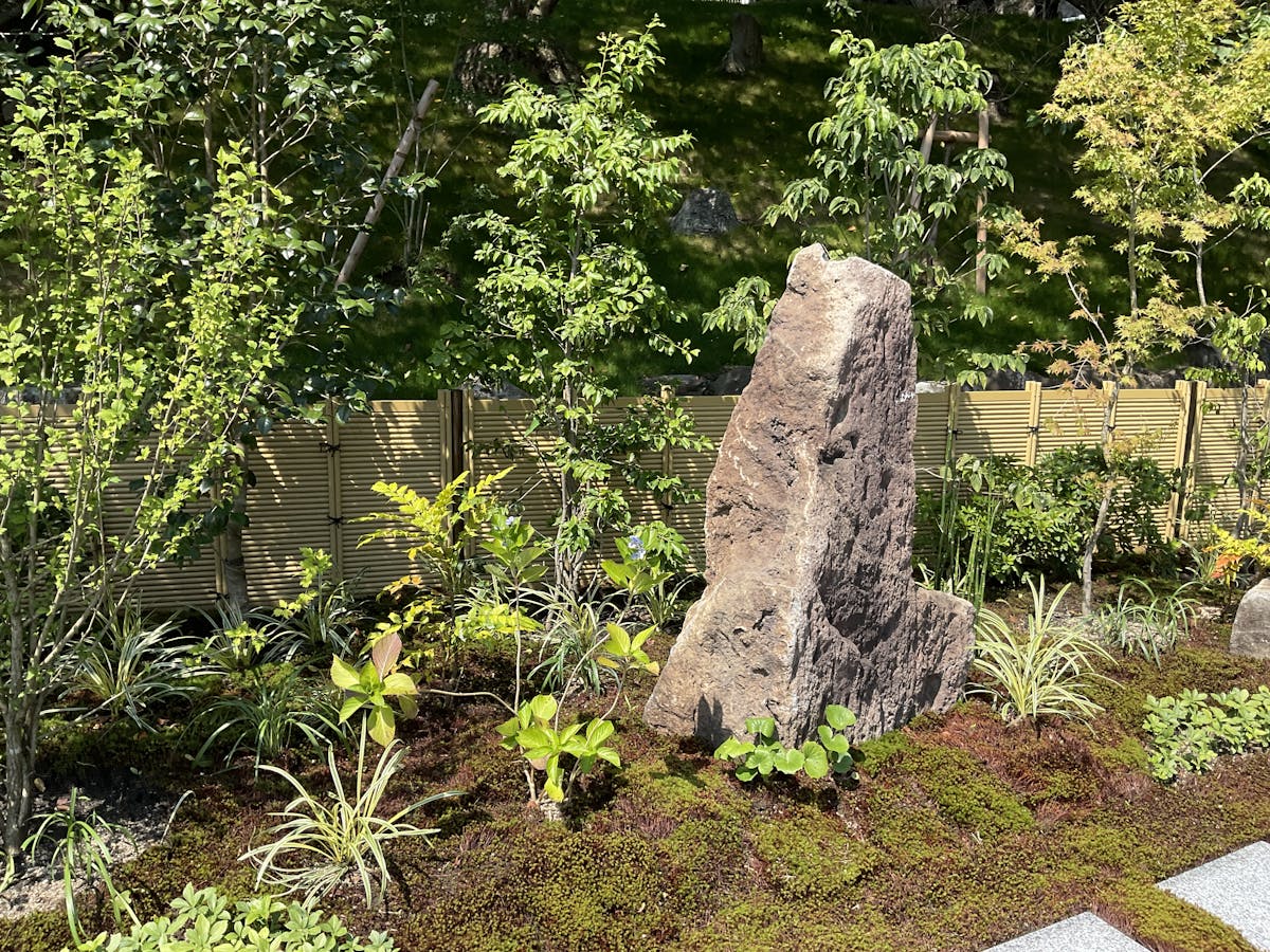 苔にお庭に自動散水を導入