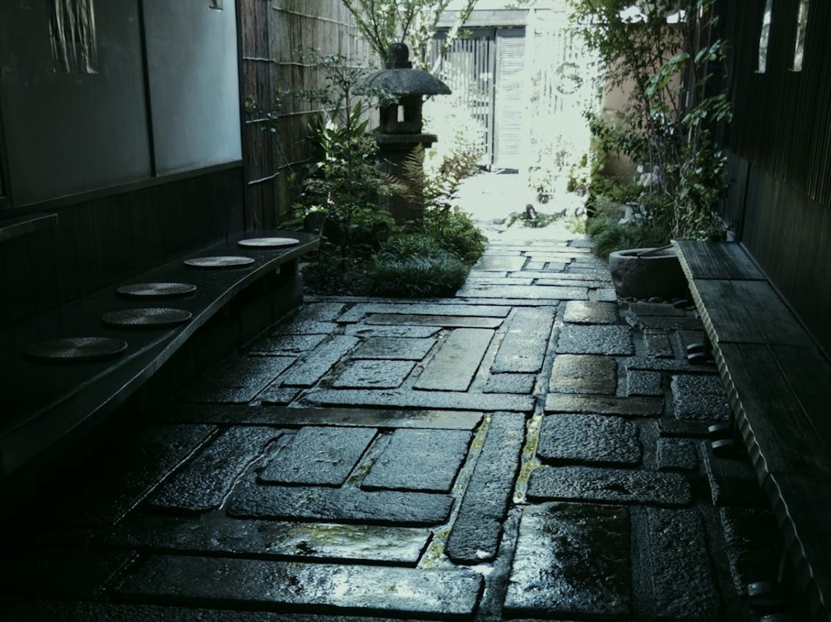 散水機で打ち水