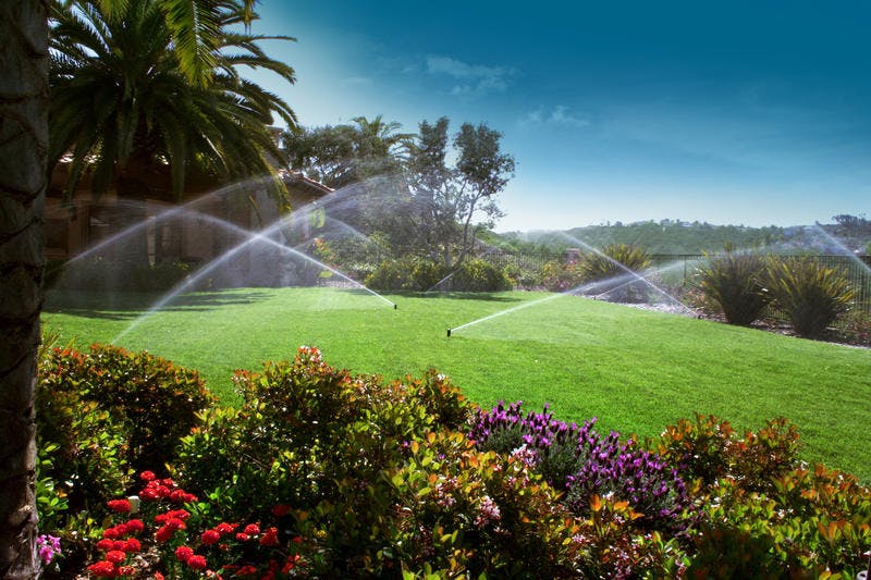お庭への自動散水システム導入