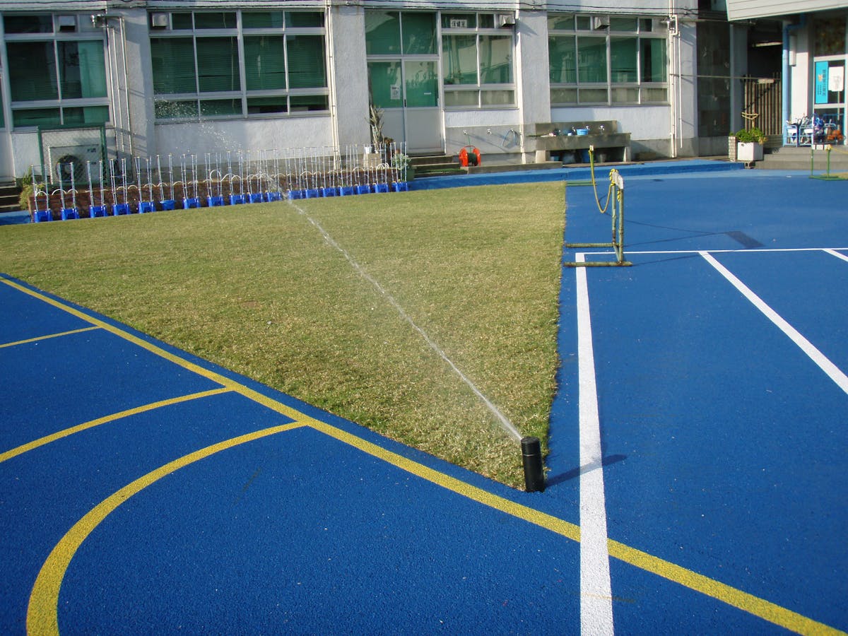 グランドへの防塵対策でのスプリンクラー設置