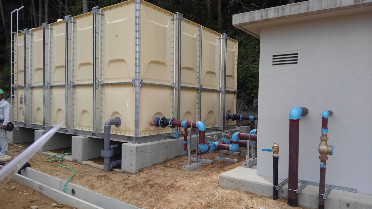 自動散水システム用の貯水タンクイラスト