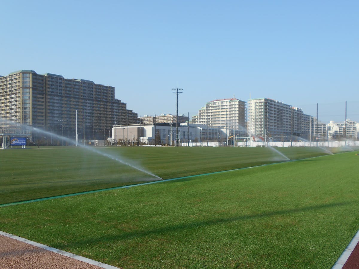 鹿島スタジアムへの散水スプリンクラー導入実績の写真