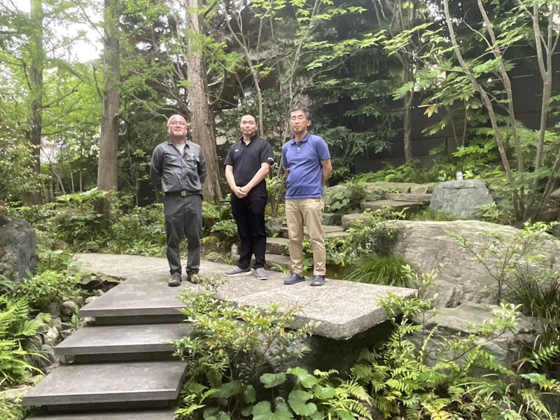 プロの造園家が10年選び続ける理由——自動潅水のある庭の価値